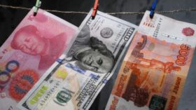 ЦБ: покупки валюты физлицами в апреле составили 68,5 млрд руб против 88,2 млрд в марте