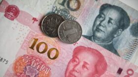ЦБ с расчетами 24 июня продал на внутреннем рынке юани на 7,3 миллиарда рублей