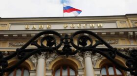 Официальный курс юаня на пятницу – 10,86 руб, доллара – 78,48 руб, евро – 89,84 руб