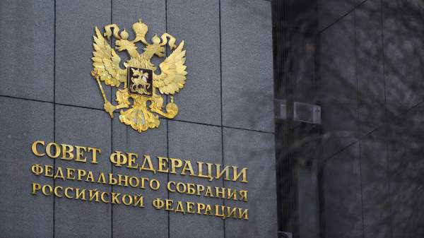 Read more about the article Совфед повысил лимит выплат по европротоколу при ДТП со спорами до 200 тысяч рублей