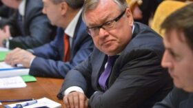 Глава ВТБ Костин выступил за снижение ключевой ставки более быстрыми темпами
