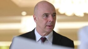 Силуанов: Россия делает все для того, чтобы экономика погнала на велосипеде