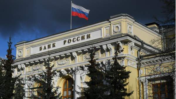 Read more about the article Официальный курс юаня с субботы — 10,73 руб, доллара — 76,09 руб, евро — 88,7 руб