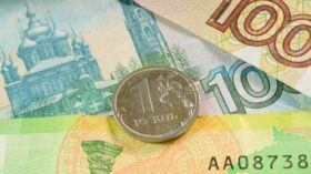 ЦБ: реальный эффективный курс рубля с учетом инфляции в мае вырос на 6,8%