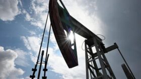 ЦБ: цены на нефть в мире в ближайшей перспективе могут остаться повышенными