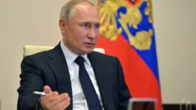 Путин: ключевая ставка в России должна снижаться, это станет естественным процессом